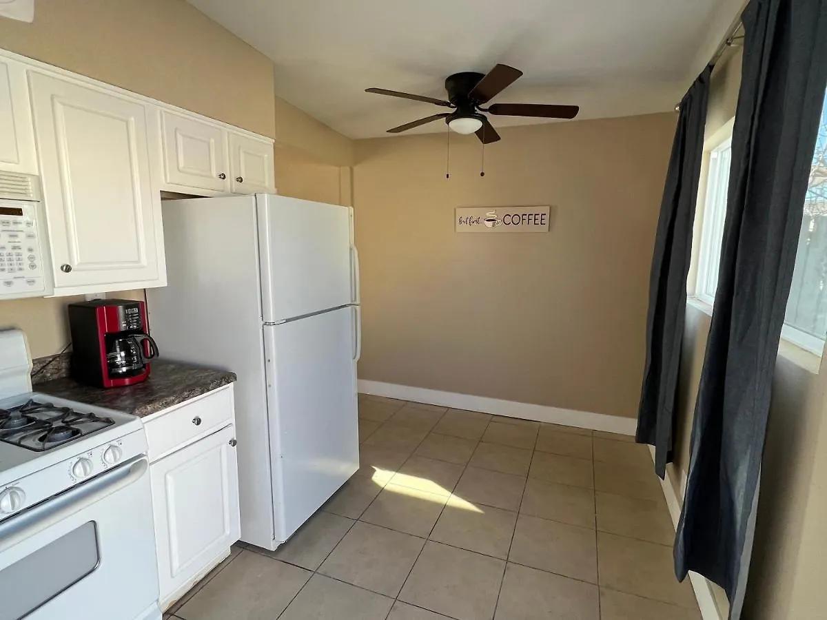 Apartman Central 3 Bedroom Flat W/ Private Yard Las Vegas
