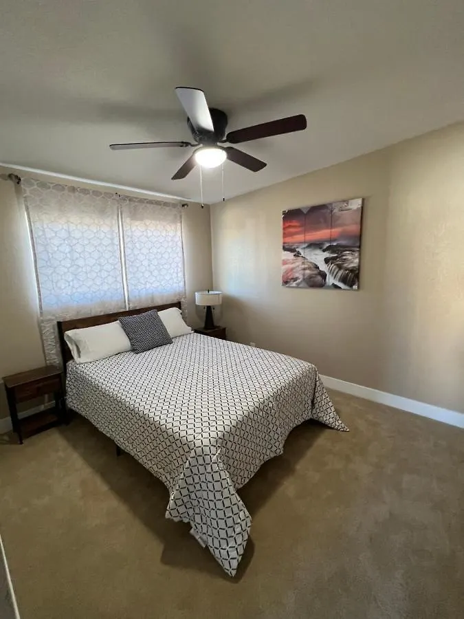 Apartman Central 3 Bedroom Flat W/ Private Yard Las Vegas