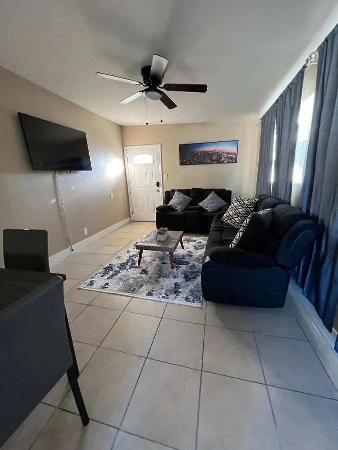 Apartman Central 3 Bedroom Flat W/ Private Yard Las Vegas Amerikai Egyesült Államok