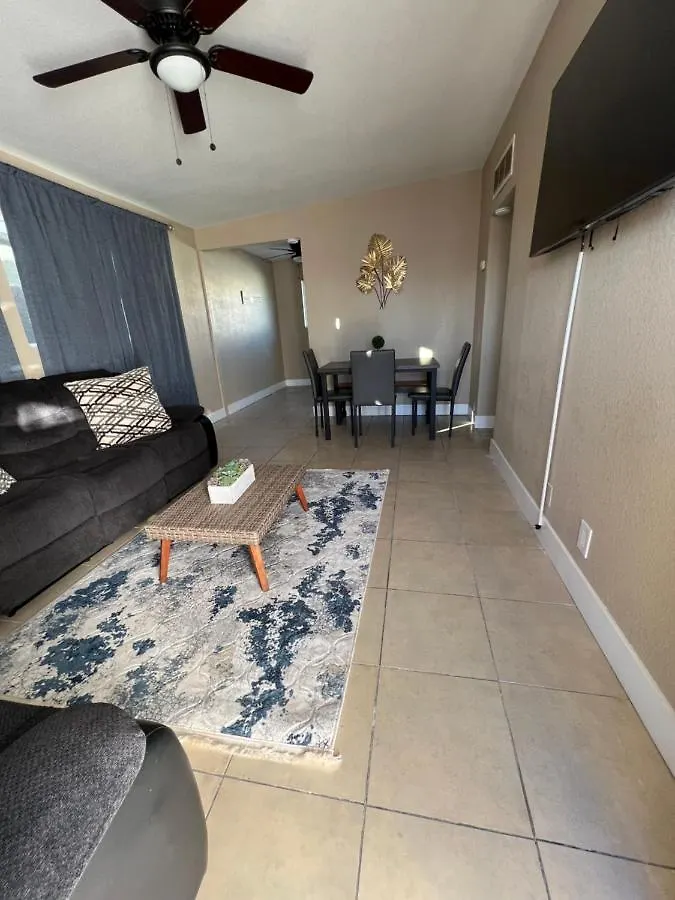 Central 3 Bedroom Flat W/ Private Yard Las Vegas Amerikai Egyesült Államok