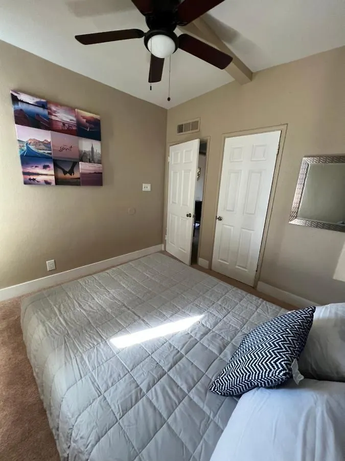 Central 3 Bedroom Flat W/ Private Yard Las Vegas Apartment